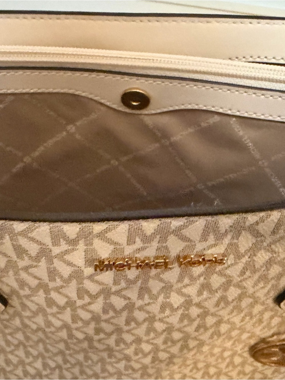 Michael Kors Sheila Bag LT Cream Large- NWT - Picture 9 of 11
